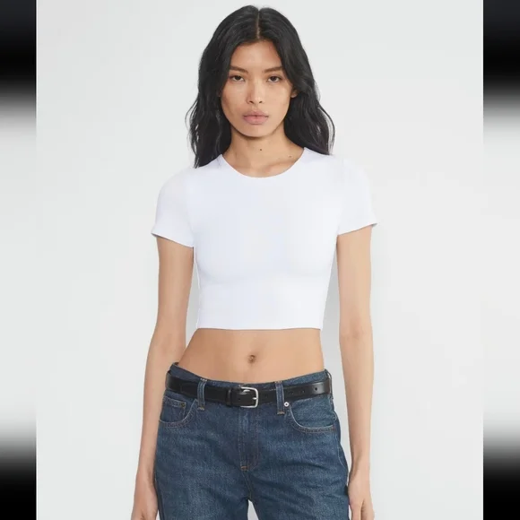 ARITZIA Babaton Contour Crew cropped t-shirt - Picture 1 of 11